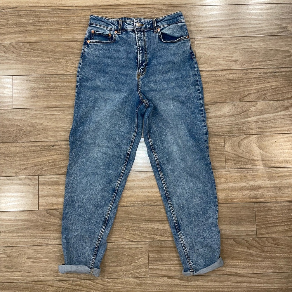 H&M “mom jeans”
